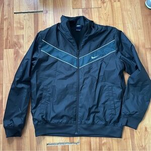 Nike Men’s Black Windbreaker Jacket with Chevron Striping